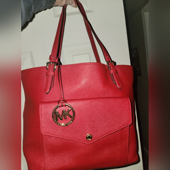 Michal Kors, Red shoulder bag. All original hardware with a duster bag. - Picture 3 of 16